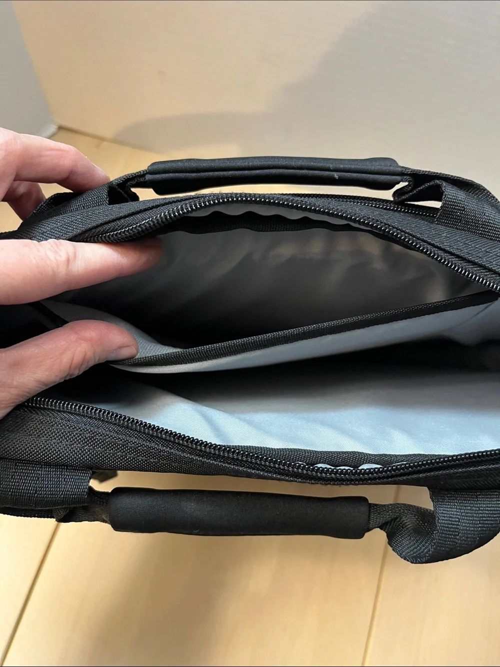 Case Logic Black Laptop & Tablet Commuter Briefcase Messenger Bag